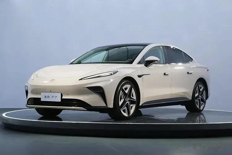 飞凡20W出头的价格，首先对比的就是Model 3，请达到Model 3的1/3