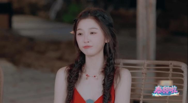 虞书欣和mike太好笑了 这对互动请半永久！Mike压嘴角狂夸，欣欣子眨眼卖萌，