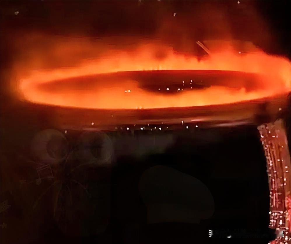 你见过没火焰的主火炬吗？这次开幕式直接玩转黑科技——看着熊熊燃烧，实际是灯光雾效