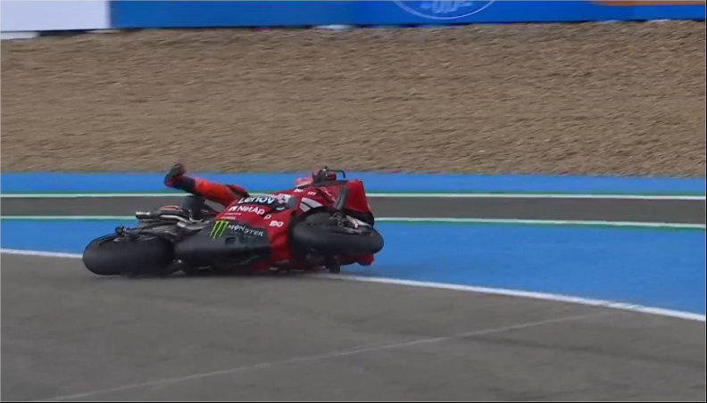 从摔车到夺冠！！！马奎兹因祸得福，原本不准备进站！！！第17场冲刺赛胜利 