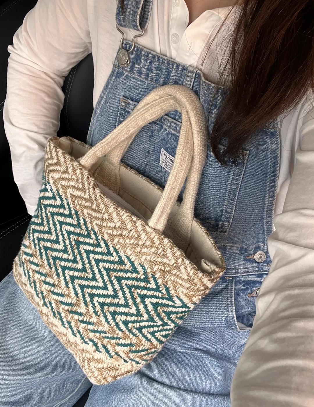 哈尔滨今日ootd
今天的ootd🤣
早上看见一位博主姐姐穿背带裤
就想着我今
