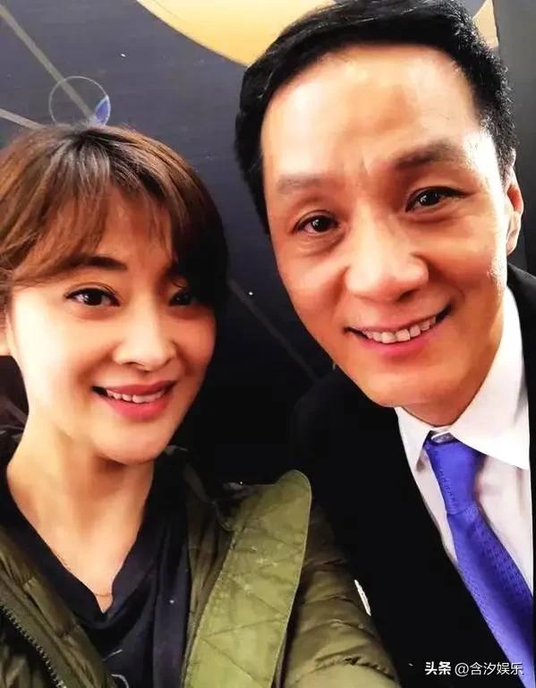 分别25年，冯远征大包小包去看望梅婷，不料，梅婷女儿一句话让人哭笑不得！梅婷女儿