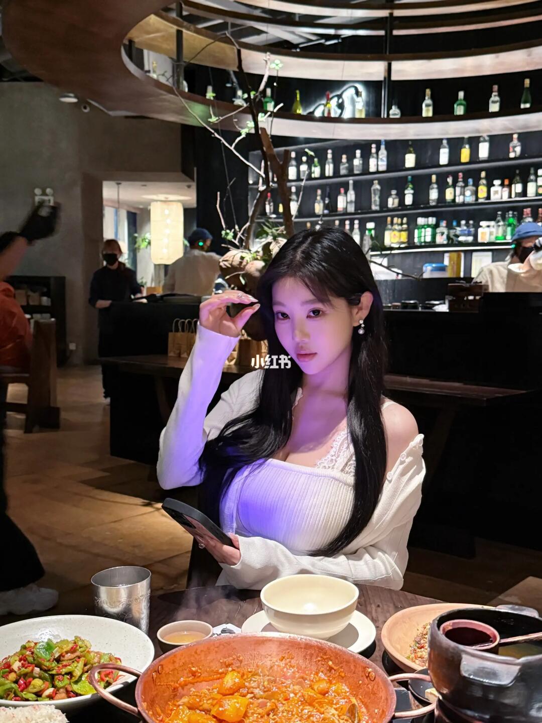 聚餐拍照真的会上瘾！🍽️
