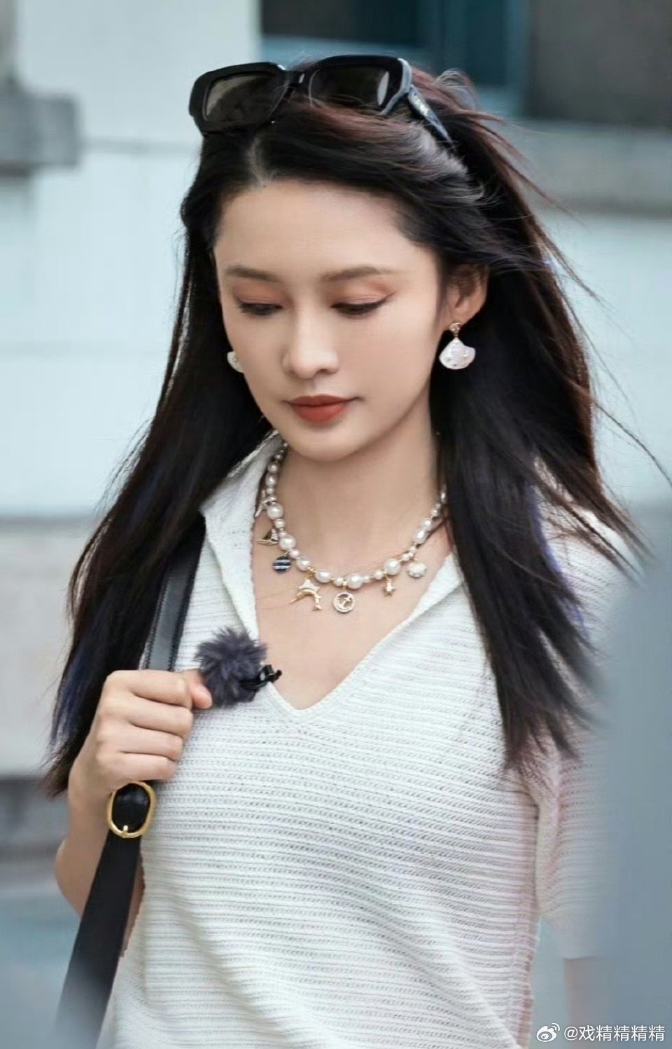 李沁录制令人心动的offer7不是吧，刚录完了花少，又要录这个，她可是演员呐！ 