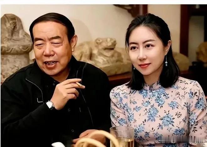 一条最新官方通报刷屏全网，备受争议的诗人贾浅浅，迎来了西北大学的连续重磅处罚，最