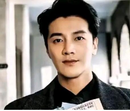他（她）们的烟火炫澜
 
昼夜连轴熬更、高密度连拍，无细腻打磨角色，只机械式卖力