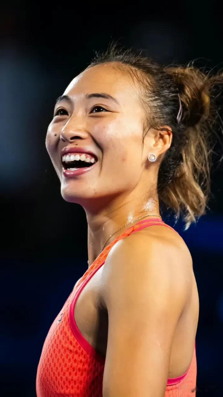 实话实说，郑钦文，现在人气比吴艳妮高，确实可以理解，第一她靠实力说话，已经拿过3