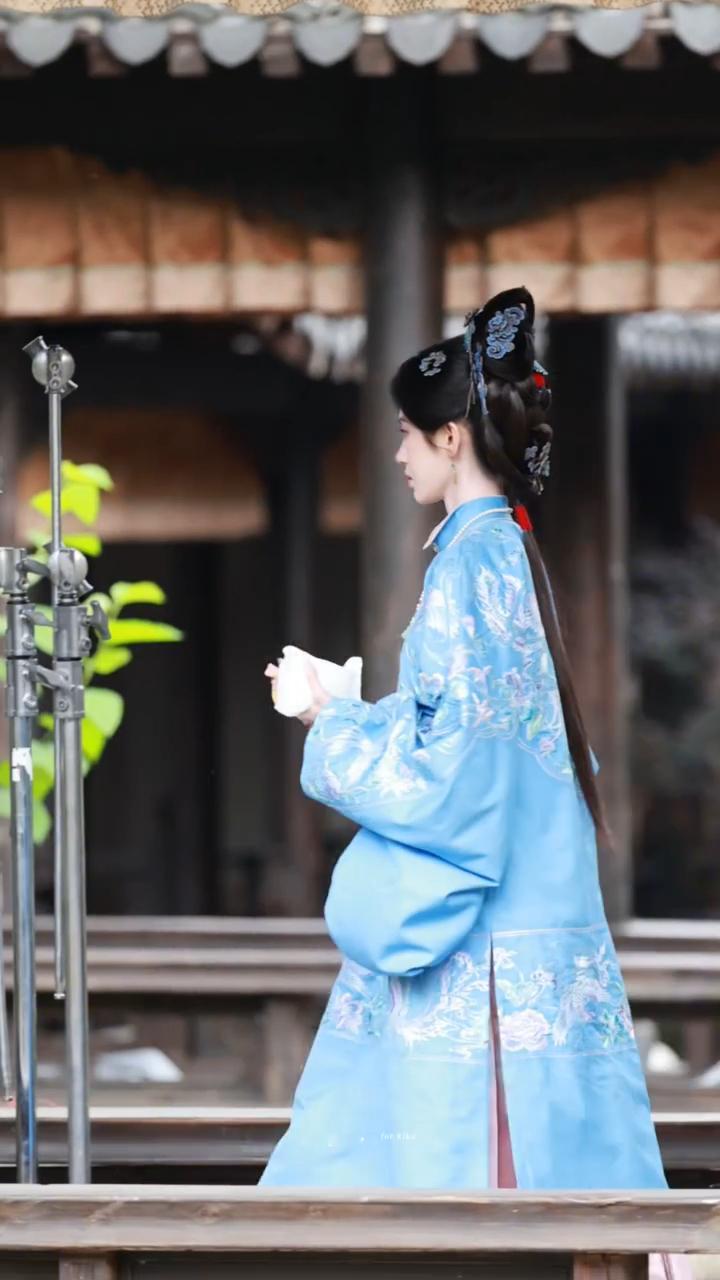 严肃欣赏这套 