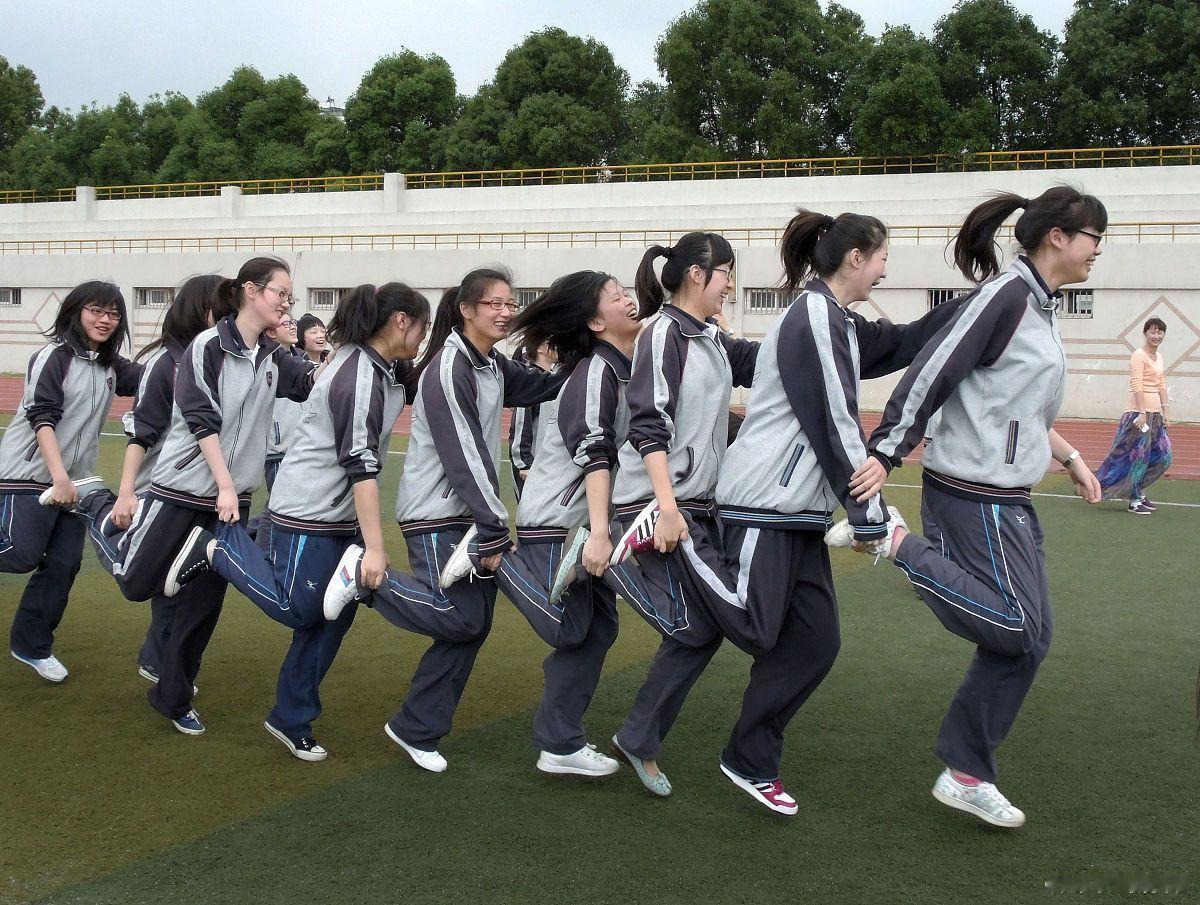 麻山区英林学校是黑龙江省鸡西市麻山区教育局直属的公办九年一贯制寄宿制学校，创办于