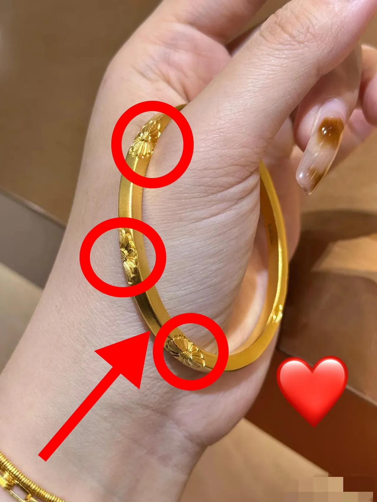 昨天跟风买黄金的人，

估计今天全傻眼了！

不是金价跌到 997 这事，而是大