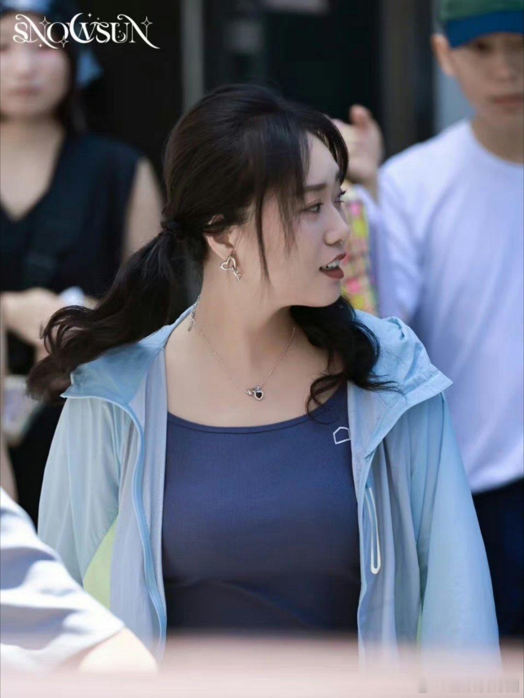 感觉李雪琴现在的状态真的很不错哦[送花花][送花花][送花花]瘦瘦的很精致 ​​