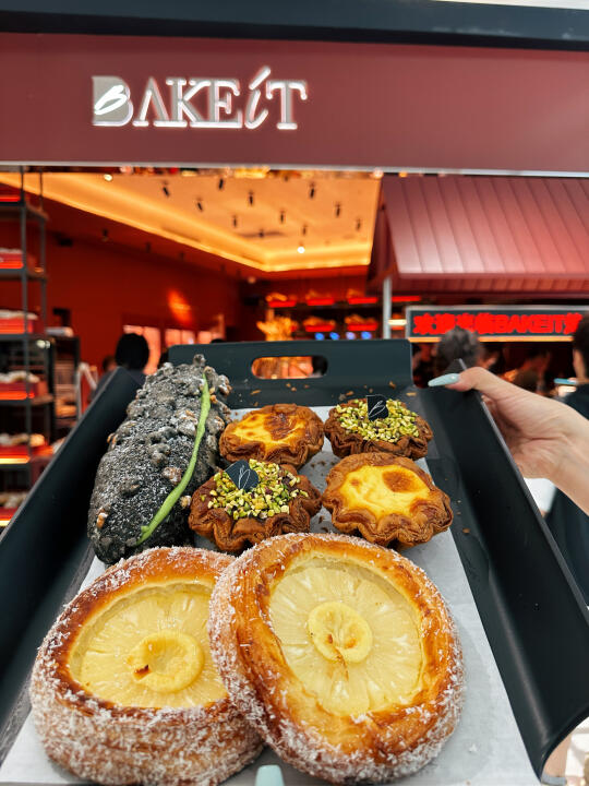 万象城绝美暗红色面包店‼️太原首家Bakeit👅