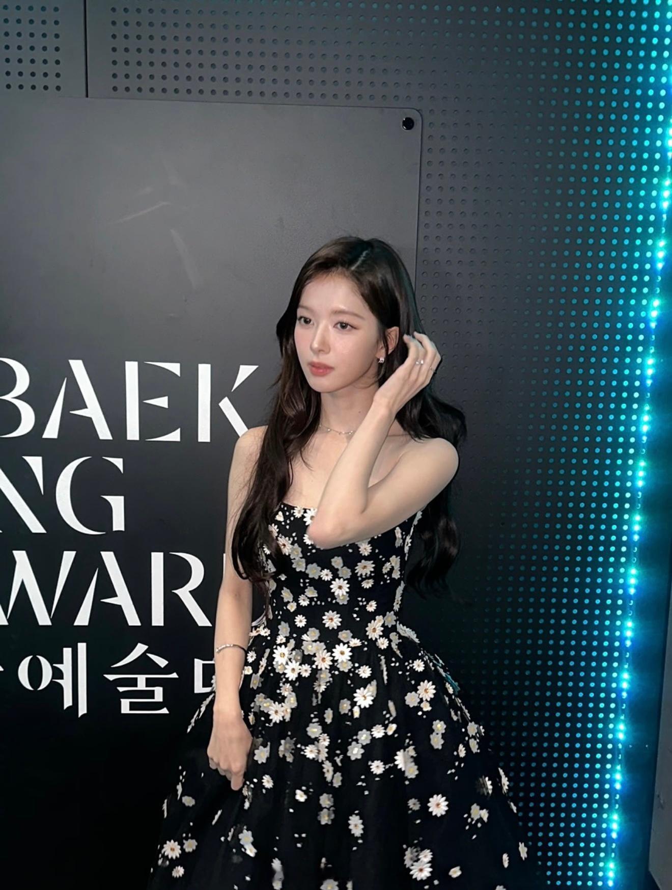 卢正义 卢正义 颁奖典礼造型还有两张和女演员的合照 ​​​
