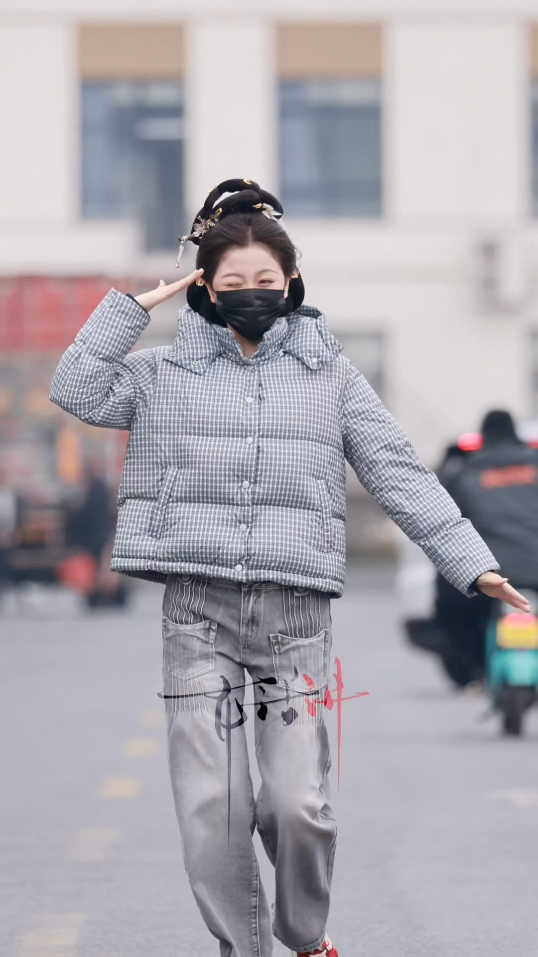 给孩子冻得只能敬个礼了🫡 