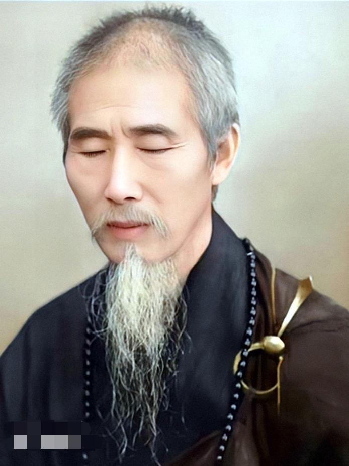 什么样的人才是真正的大师
看看以下三位大师的面相
哪位才是真正的大师？
大师者，