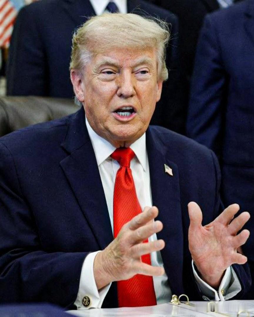 美国总统特朗普表示，以色列不应该再对黎巴嫩境内的任何地方发动袭击。他认为，以色列