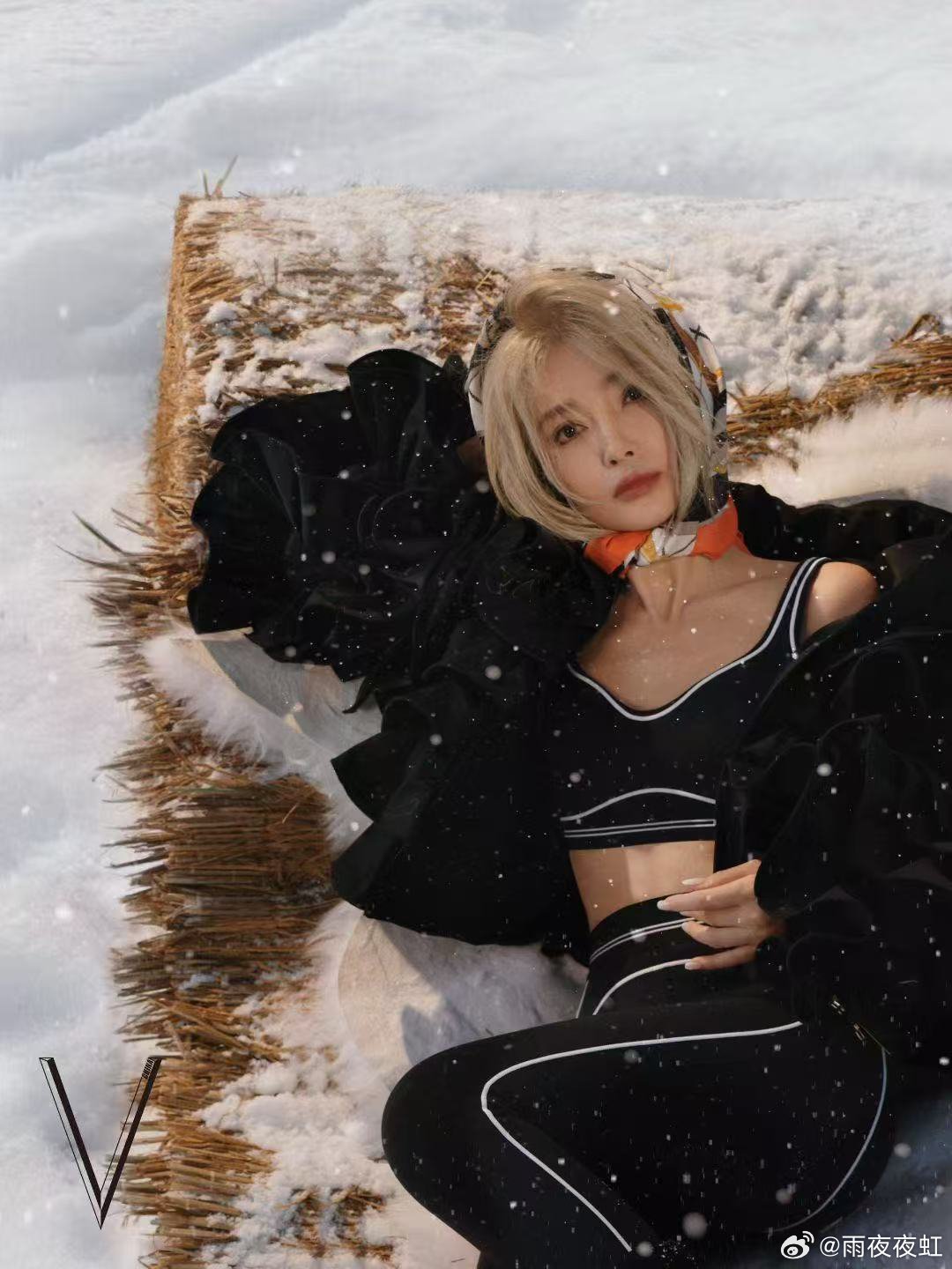 李冰冰vs李冰冰vs李冰冰 能超越李冰冰的从来只有李冰冰！新封面气场全开，干练优