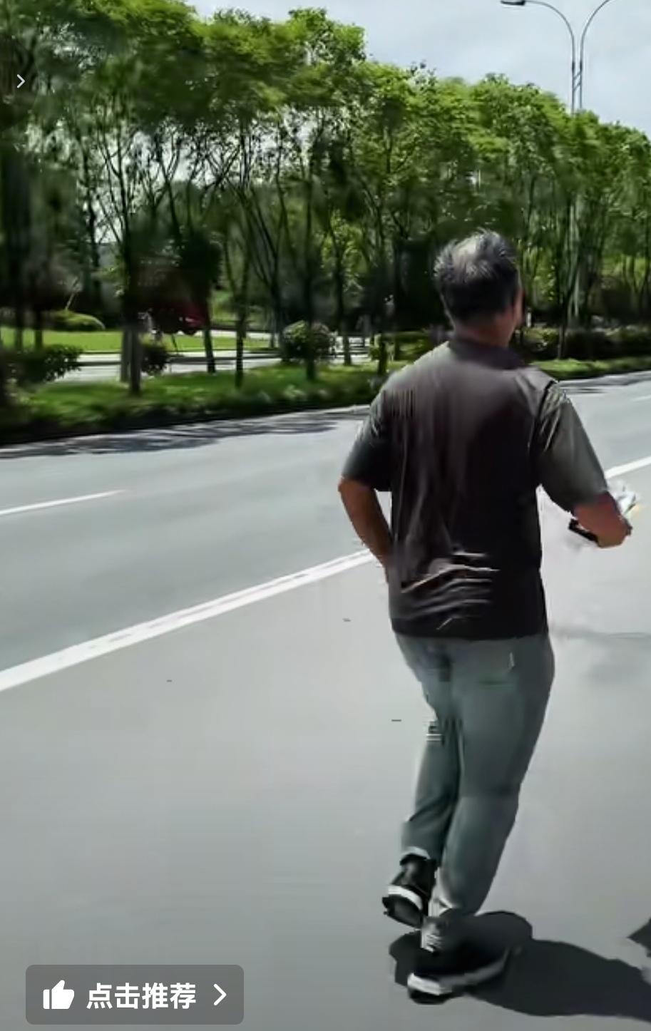 沈巍跑步捡垃圾，既锻炼了身体，又保护了环境，这份大爱无人能理解。
沈巍南下广东途