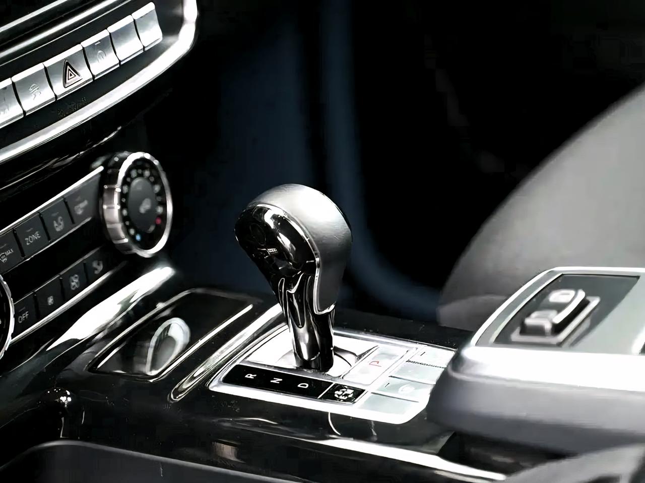 其实这个车有不少网友跟我抬杠。但是你细看的话，你会发现这个车即使是现在的在产的奔