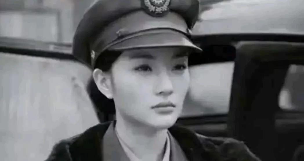 戴笠情妇！”1949年，国民党美女特工张春莲，为了保命，隐姓埋名嫁给农民！30年