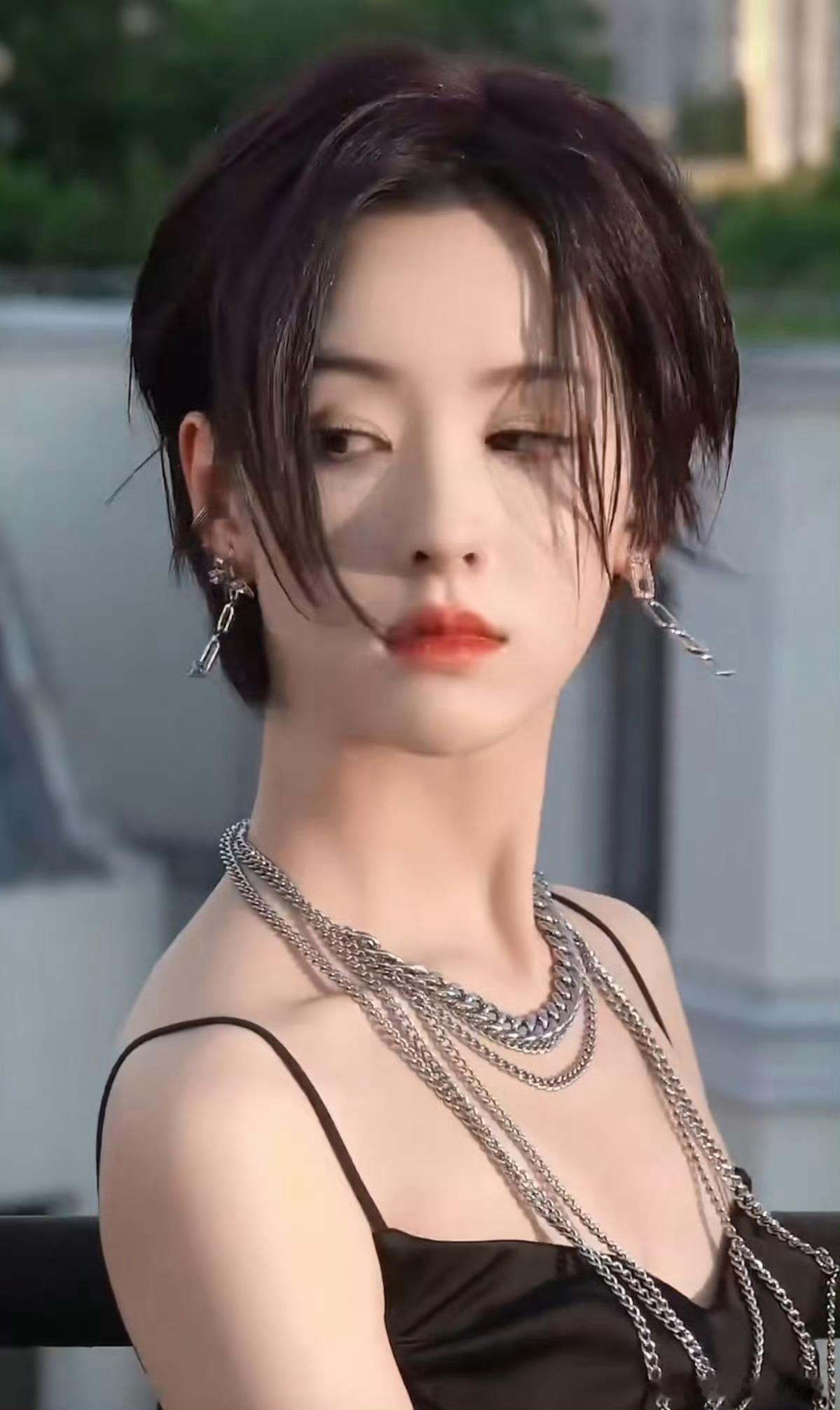 陈都灵 