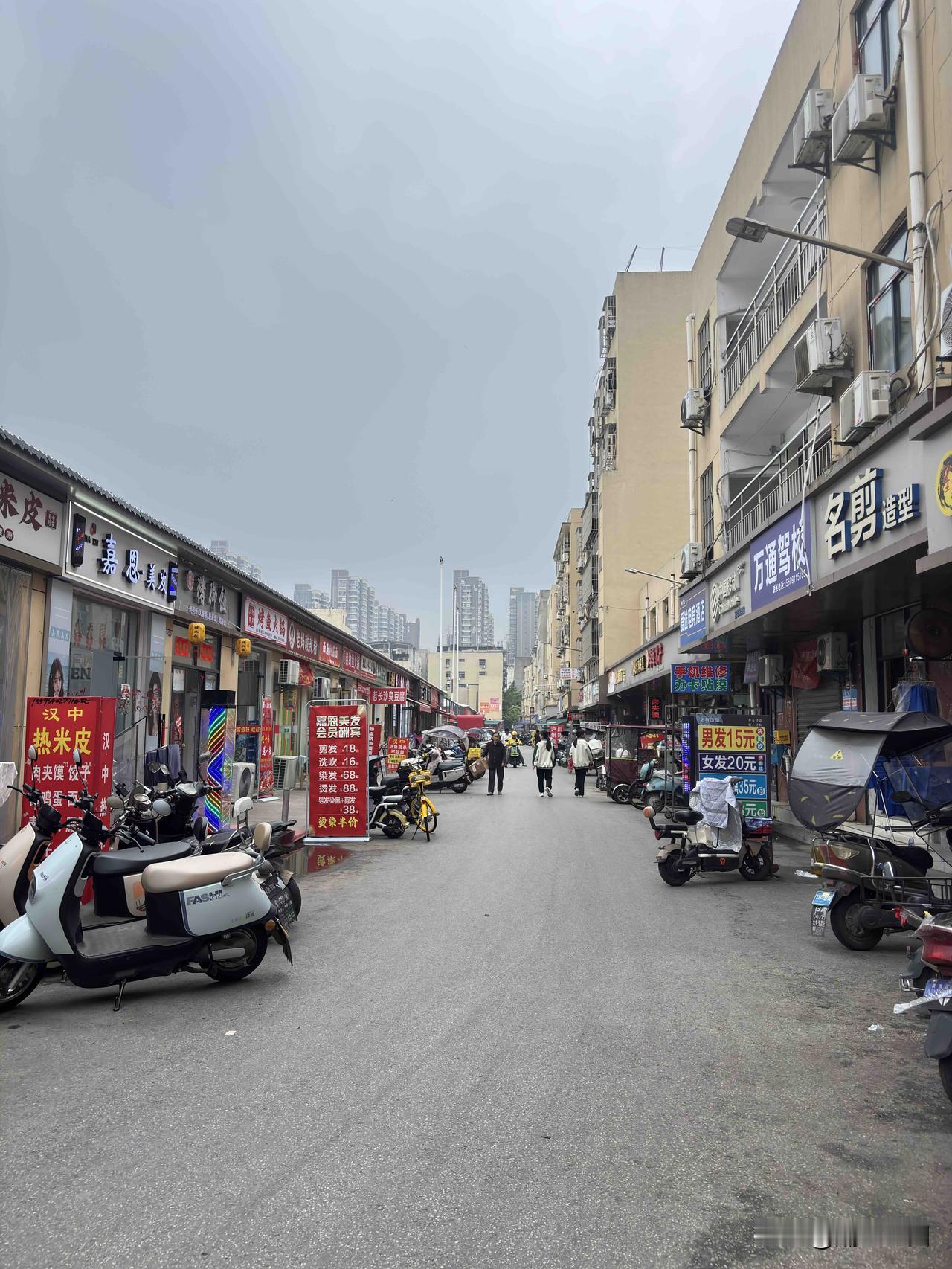 这是在西安南康新村，吃的淳化饸饹面，花了11元，好久没来这里吃饭了，这里物价消费