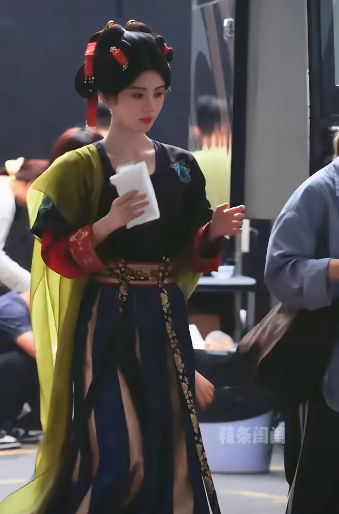 鞠婧祎万花世界新造型路透 好活泼的夏夏 