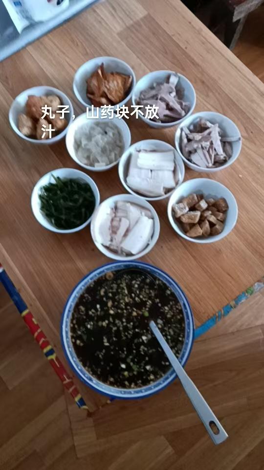 新乐老家传统八大碗，每年父亲的拿手好饭。我觉得石家庄别的地方也有八大碗吧，正定八