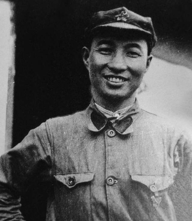 人们总说陈赓将军是天生的乐天派，走到哪儿，笑声就跟到哪儿。可他自己却坦言，这副人