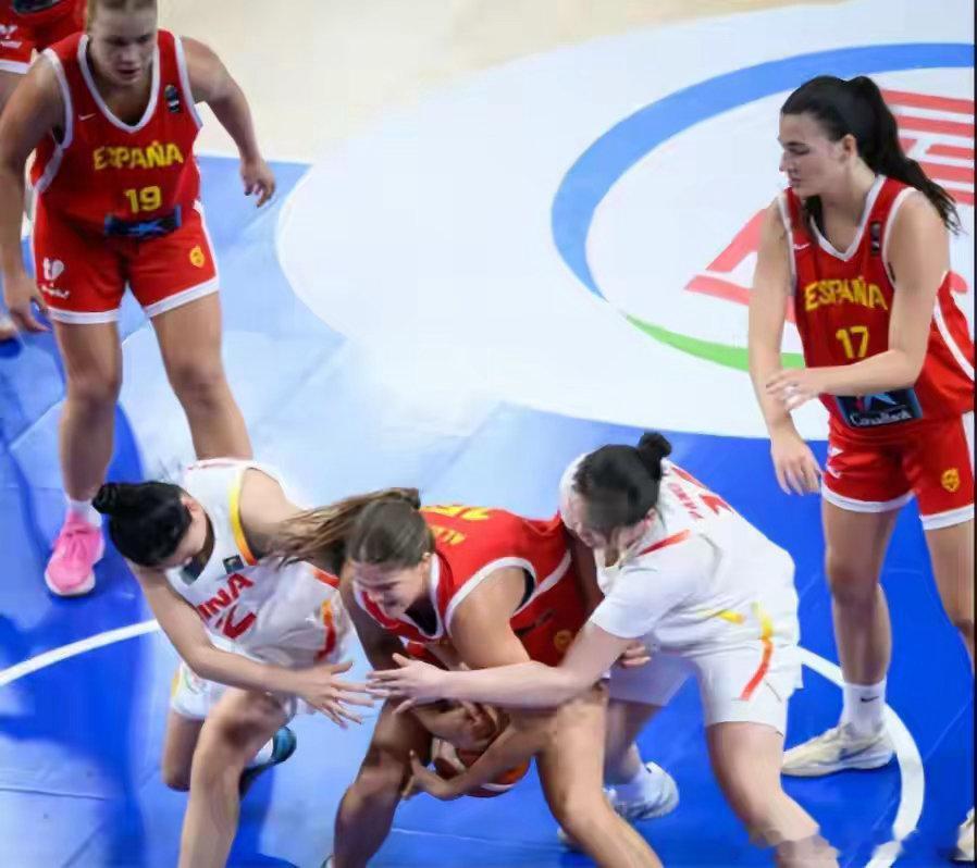 中国U17女篮不敌西班牙36比72惨败，中国U17女篮前三节单节得分4、9、9，