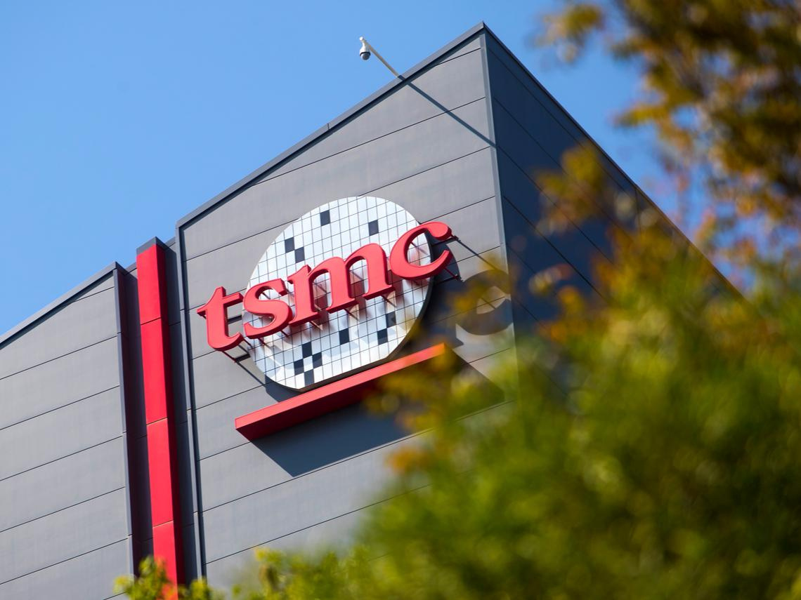 美国商务部长透露，特朗普政府计划推动台积电在美投资规模超过2000亿美元，并创造