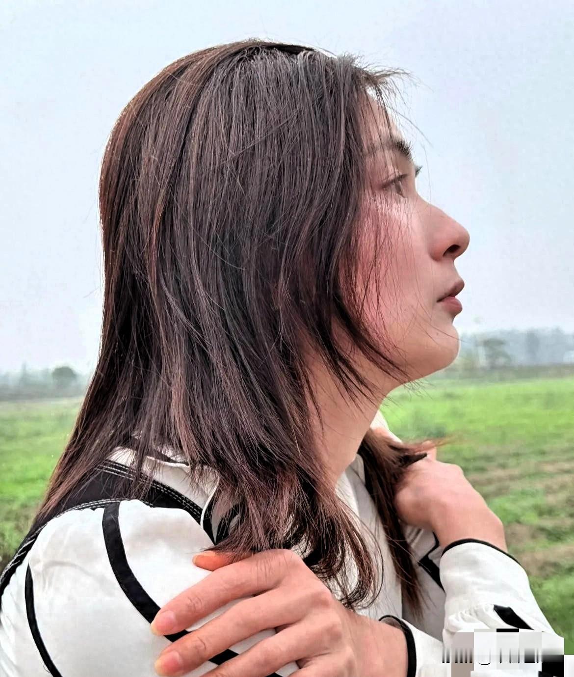 瑾汐三姐妹开撕了！
二姐放话如果再践踏我们，伤害父母，将公布瑾汐的所作所为。
瑾