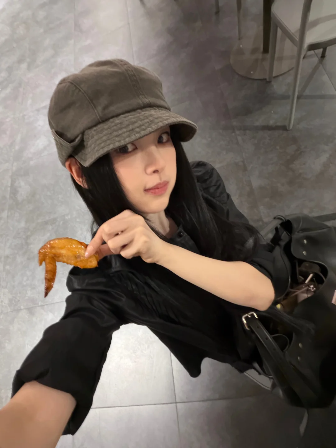 杨超越更新自拍六宫格🤳我也要吃奥尔良烤翅