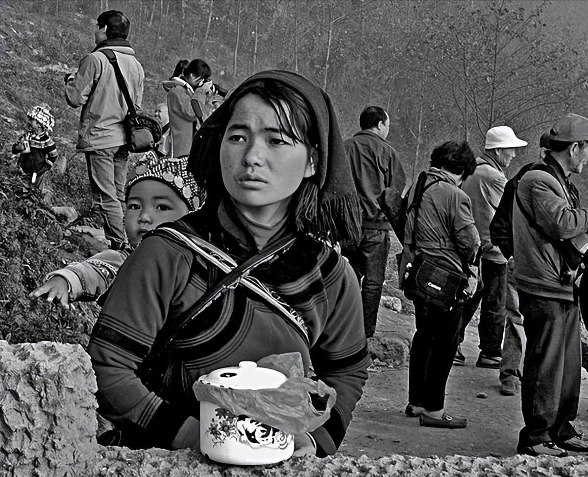 1928年，王月贞被拖上处刑台，当执行前，她突然激动道：“先等会，能不能让我提一