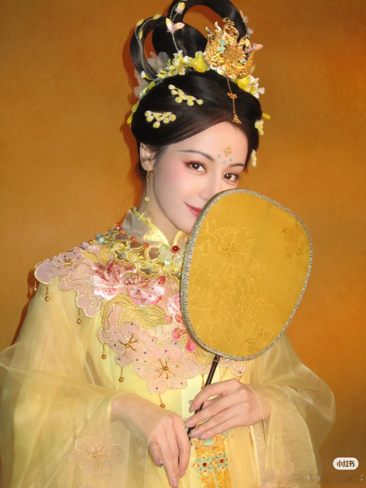 迪丽热巴中秋奇妙游嫦娥造型，好美的嫦娥姐姐[爱慕][爱慕][爱慕] ​​​