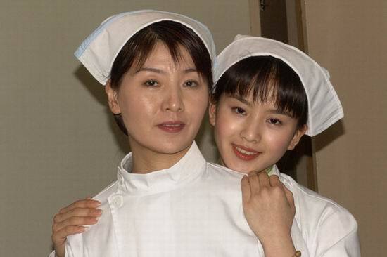 2004年，电视剧《月影风荷》剧照，这是刘诗诗出演的第一部影视剧。拍摄这部作品时