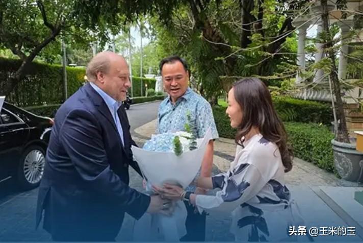 泰国总理阿努廷9月14日在他的个人社交媒体上发布了一张照片和一条消息，他欢迎俄罗