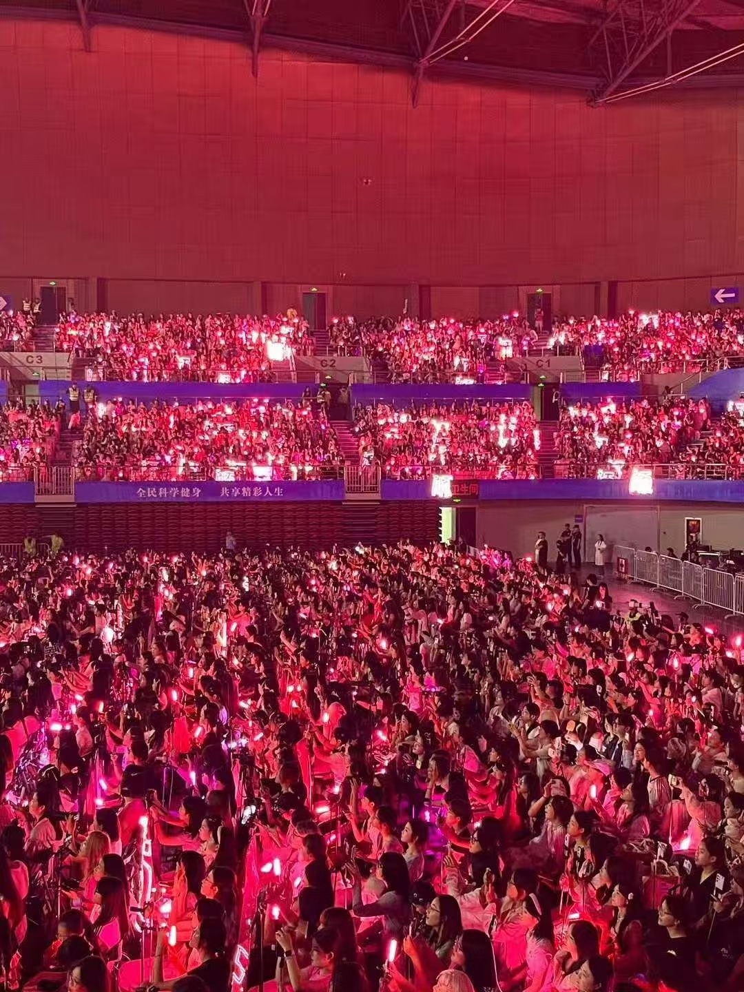 张峻豪个人演唱会上座率和余宇涵对比🆚 张峻豪演唱会内场上座率 ​​​