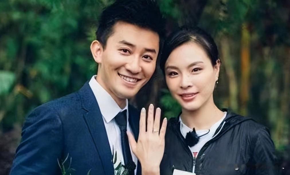 2017年，奥运冠军吴敏霞结婚时，二话不说下跪给婆婆敬茶，婆婆却不以为然。婚后吴