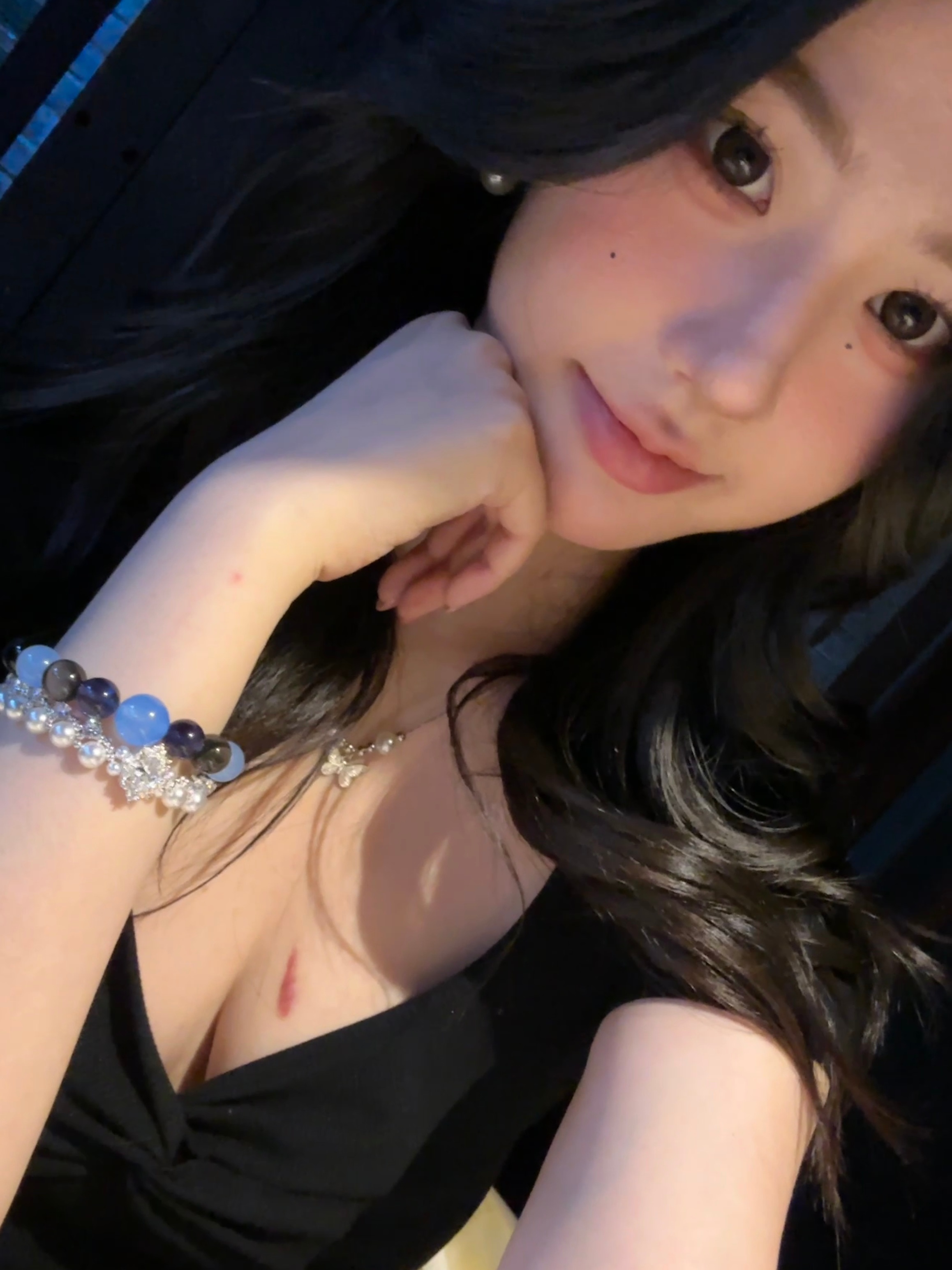 出门拍照 顺便带上我做的手串 谁懂有多美 