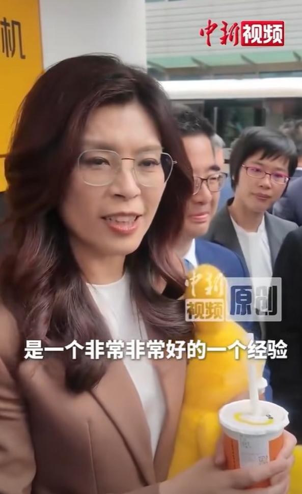 一个台湾政客，两天之内，三次在不同场合提到同一家大陆公司。你觉得她是在打广告吗？