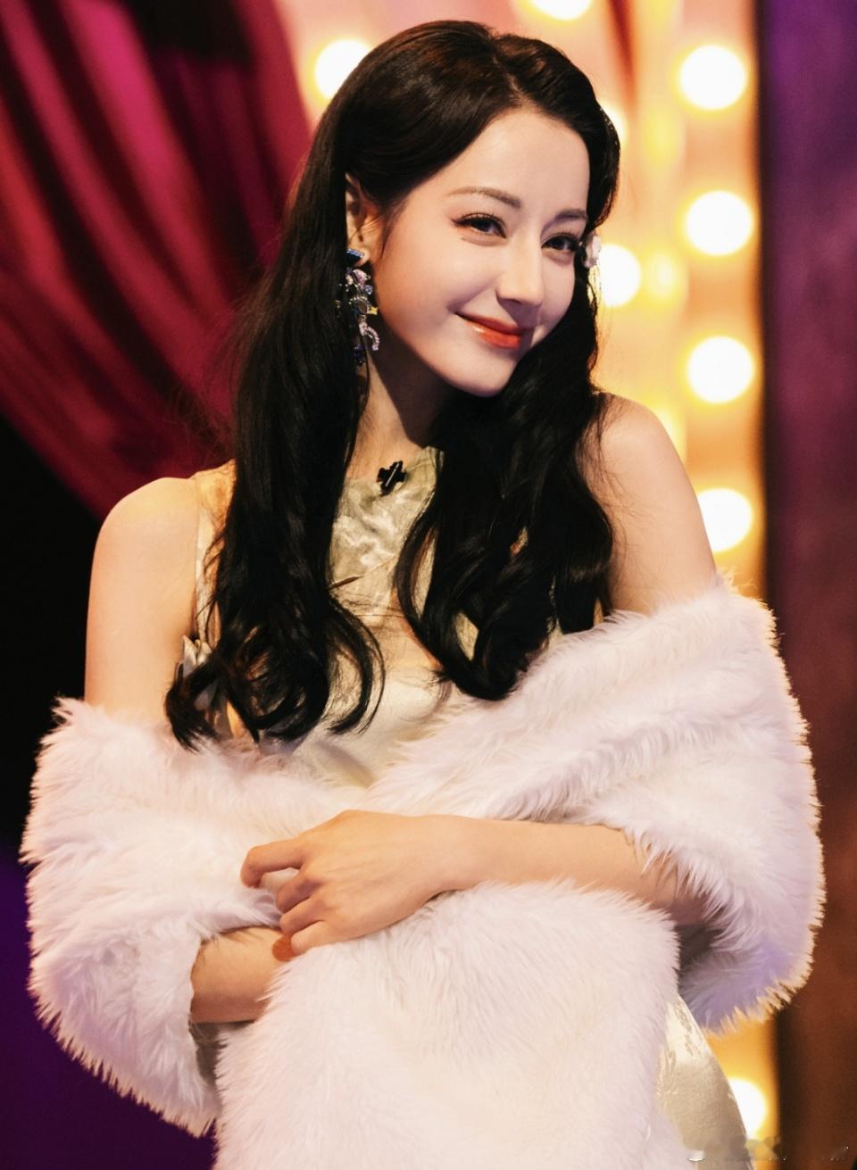 巴为啥没参加跨年，又没进组应该有时间呀 