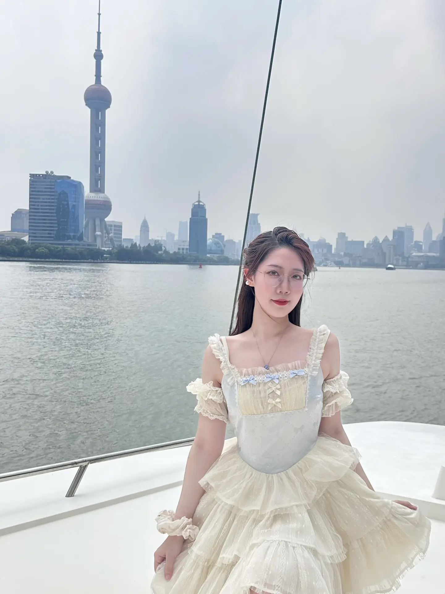 来上海总要坐游艇吃蓝带下午茶🫖         北外滩出发浏览黄浦江...