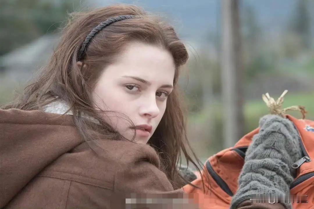 美国著名的漂亮的女演员克里斯汀·斯图尔特（Kristen Stewart）在访谈