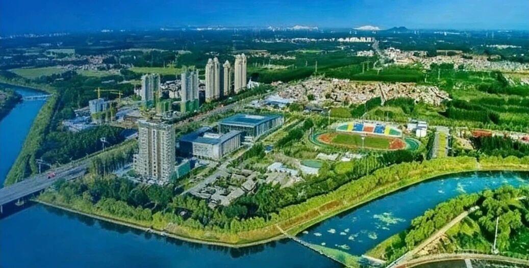 昨日，农业中关村产业发展推进会在国农港供销村播产业园举办。
从此次会议我连想一个