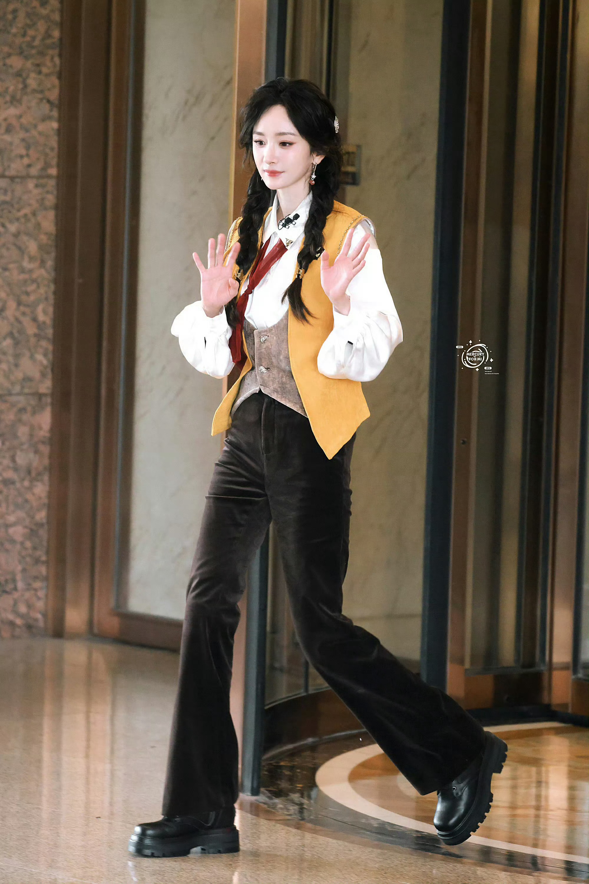 杨幂收官造型 我幂超绝比例，美死我了啊啊啊啊[舔屏][舔屏][舔屏]这腿真让人嫉