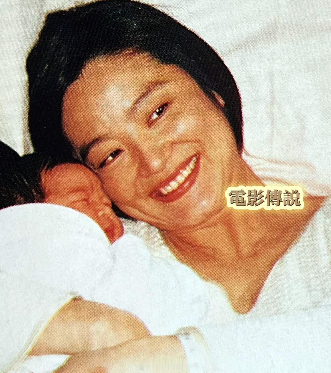 1996年的今天，#林青霞# 的大女儿邢爱林出生，从此大美人的人生又多了一个妈妈