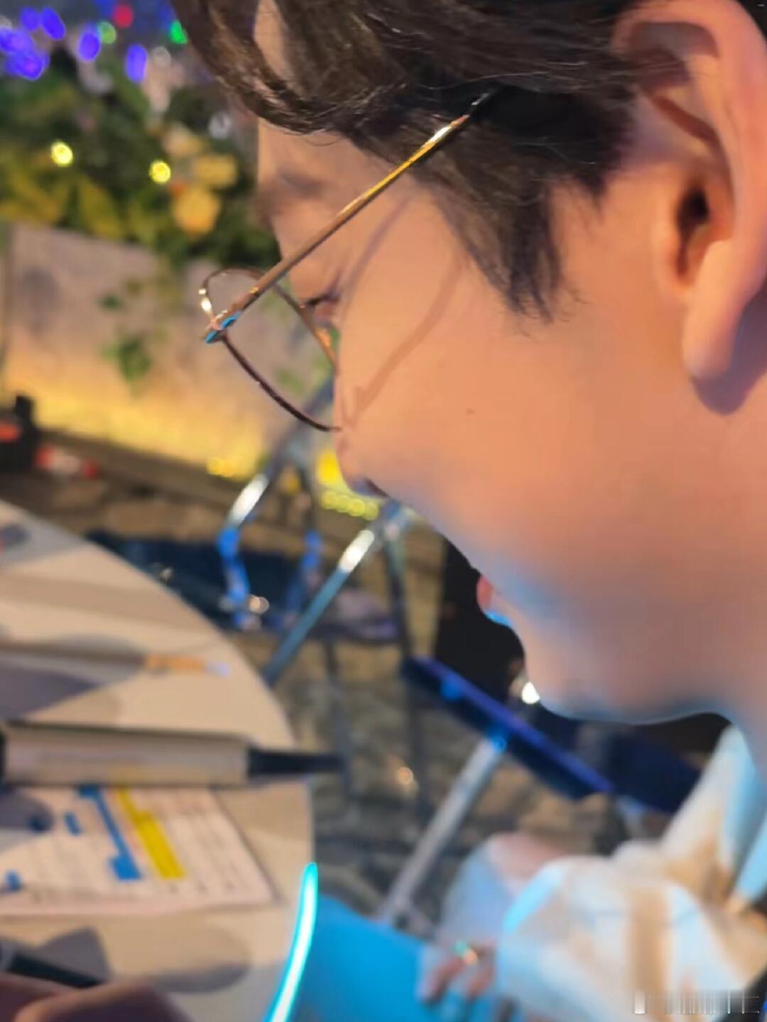 唐九洲是不是半夜偷偷背梗 偷偷背梗比不过天赋型选手小齐，一款很努力很抽象的背梗机