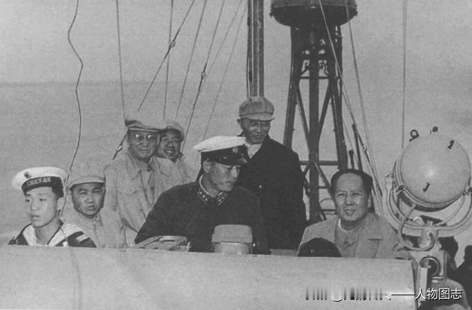 毛泽东乘坐鱼雷快艇。