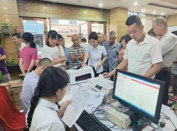 太可怕了！河北沧州，一男子办贷款，原本想贷42万，行长让他贷195万，多出来的1